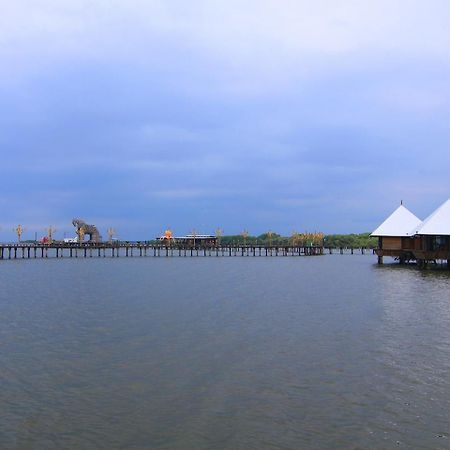 Beejay Bakau Resort Проболинго Екстериор снимка