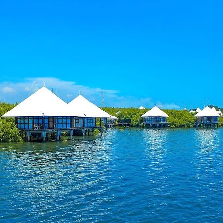 Beejay Bakau Resort Проболинго Екстериор снимка