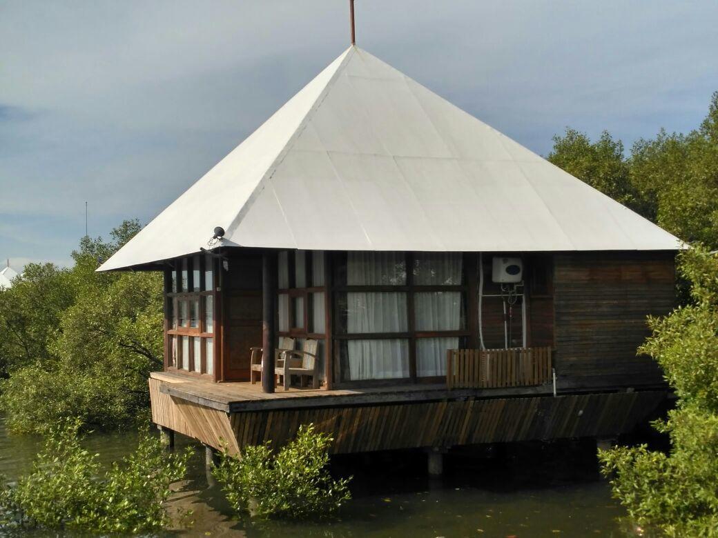 Beejay Bakau Resort Проболинго Екстериор снимка